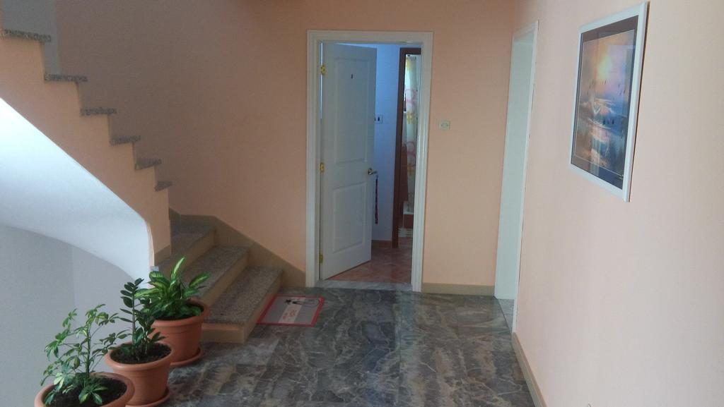 Apartments Erceg Оміш Екстер'єр фото