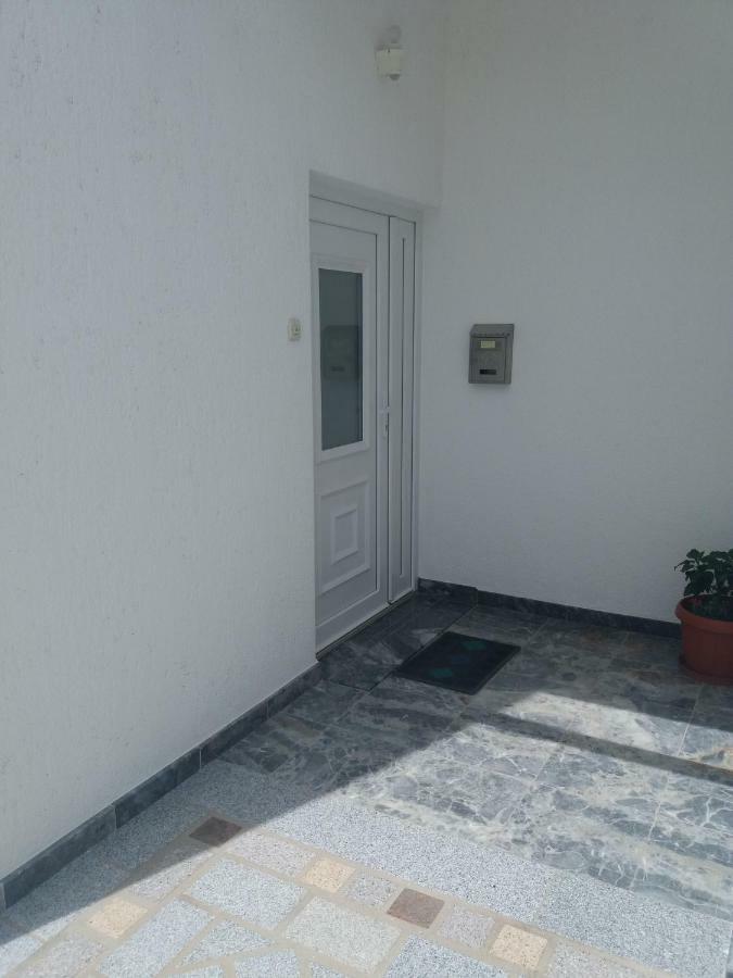 Apartments Erceg Оміш Екстер'єр фото